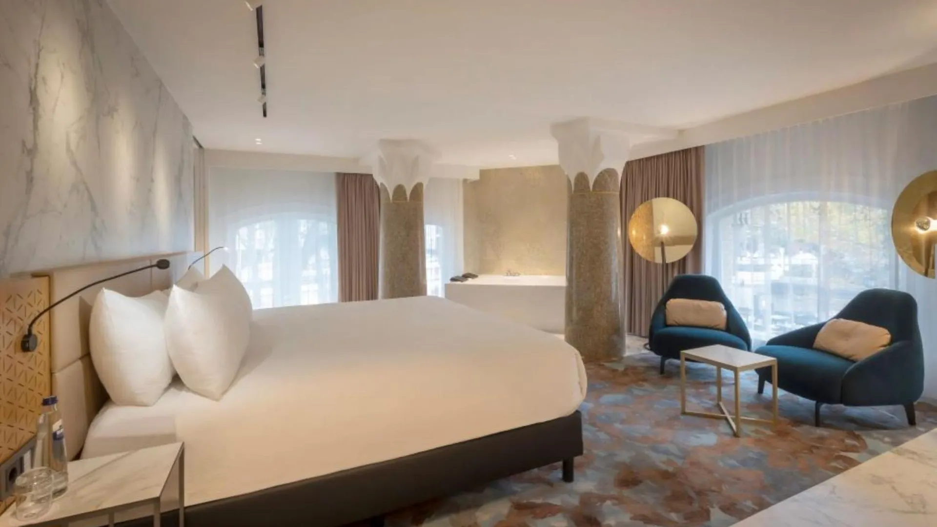Clayton Hotel Amsterdam American 4*,