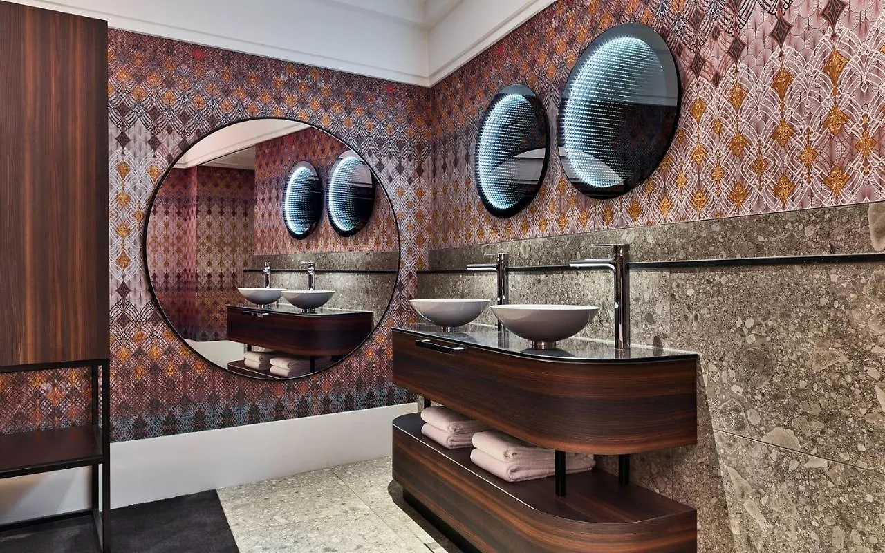 Clayton Hotel Amsterdam American 4*,